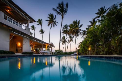 Piscina de la sau aproape de Beach Palm Whisper Villa, Private Beach