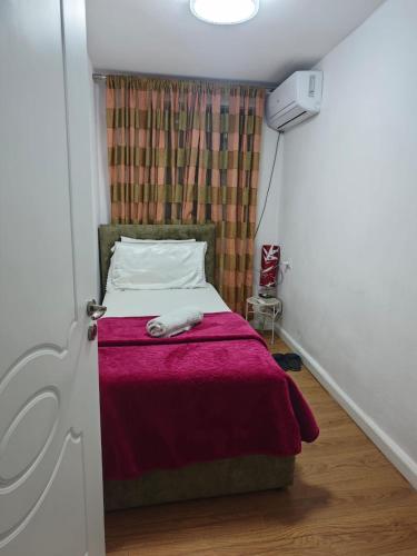 Ένα ή περισσότερα κρεβάτια σε δωμάτιο στο City Center Urban Rooms A