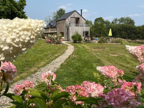 Maison de charme dans un Écrin de Verdure et calme