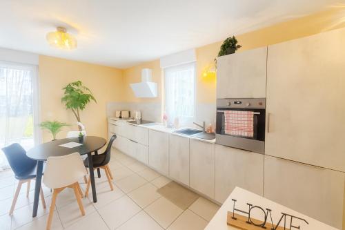 Η κουζίνα ή μικρή κουζίνα στο Le Nid des Étoiles