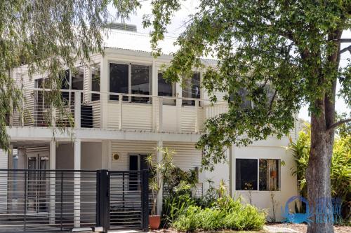 Το κτήριο όπου στεγάζεται  η παραθεριστική κατοικία