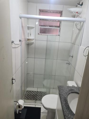 a small bathroom with a toilet and a sink at Belo Apto ao lado do Shopping in Franca