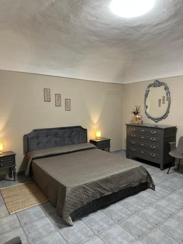 a bedroom with a large bed and a mirror at Appartamento Verde Speranza WiFi, Parcheggio, Relax in Crescentino