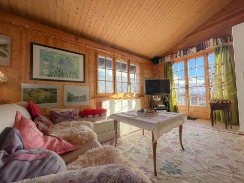 Μια τηλεόραση ή/και κέντρο ψυχαγωγίας στο Chalet le Moulin - calme, nature, cheminée, vue