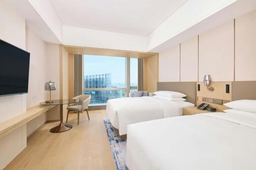 Ένα ή περισσότερα κρεβάτια σε δωμάτιο στο Courtyard by Marriott Xiamen Xiang’an