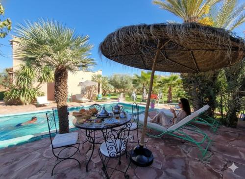 Bazén v ubytování Manzal Lahbab, 2Villas 2Bungalows 2Piscines et Jardins nebo v jeho okolí