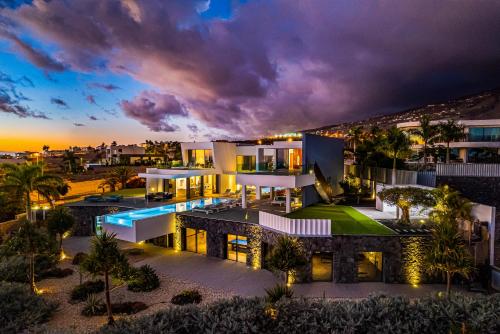 Wellness Villa - Heated Pool, Home Gym & Games Room