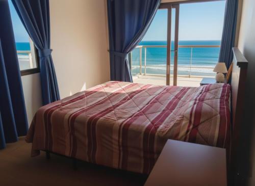 Una cama o camas en una habitación de Lindo y cómodo departamento en Maitencillo, Chile