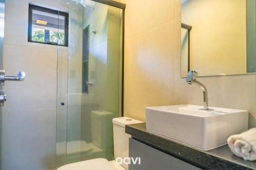 Et badeværelse på Flats no Mares de Cabo Branco by QAVI