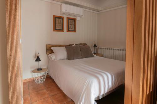 Ένα ή περισσότερα κρεβάτια σε δωμάτιο στο Apartamentos Virgen de Tironcillo