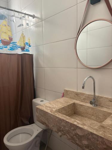 Ένα μπάνιο στο CASA COM PISCINA ATE 16 PESSOAS 700mts da praia do aracagy