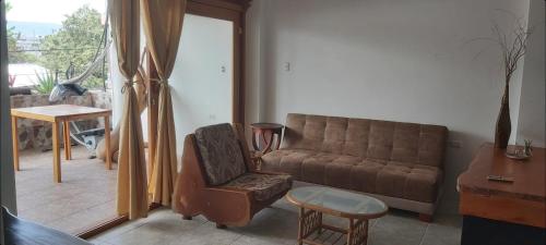 Χώρος καθιστικού στο Akasha Galápagos