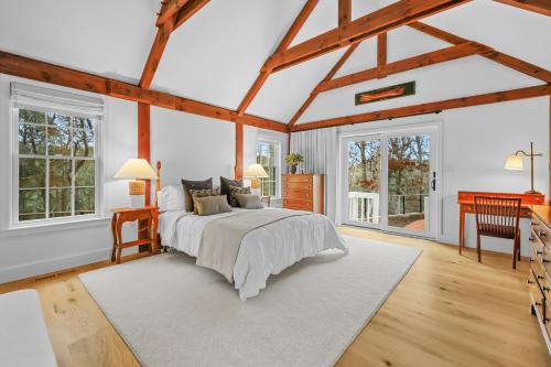 Giường trong phòng chung tại Simply Stunning