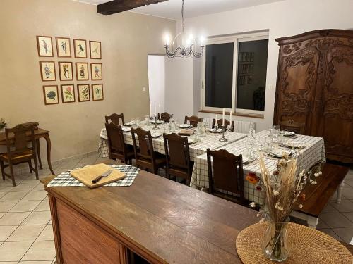 Εστιατόριο ή άλλο μέρος για φαγητό στο Chambre d'hôte avec Charme et Jardin