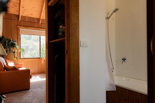 Ванная комната в Geoff's - beach, bush and bliss