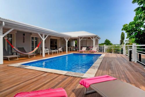 สระว่ายน้ำที่อยู่ใกล้ ๆ หรือใน Villa Colibri