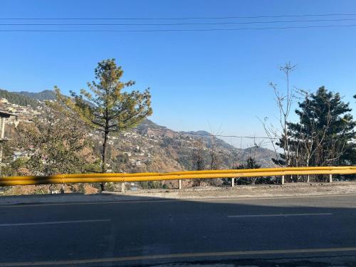 Φωτογραφία από το άλμπουμ του Deluxe Master Room with Private Terrace and Mountain View Askari Lodges Murree σε Murree