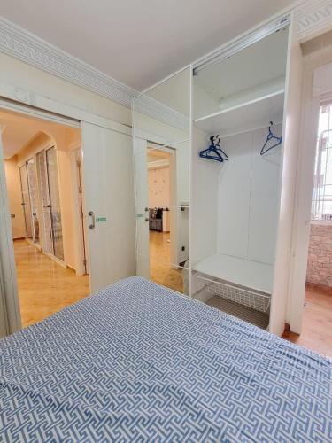 Postel nebo postele na pokoji v ubytování 7 min to beach luxury apartment Dar Bouazza