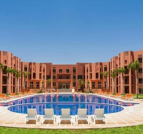 Bazén v ubytování slimane nebo v jeho okolí