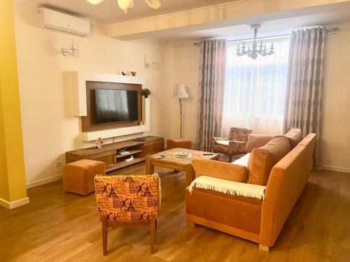 Modern Stay by Lina-Komuna e Parisit