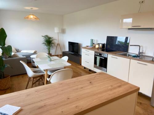 Kuchyň nebo kuchyňský kout v ubytování Gemütliche Oase im Voralpenland