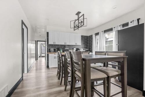 a dining room with a table and chairs in a kitchen at Charming 4BR Niagara Apartment Great Location in Niagara Falls