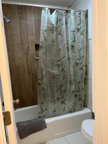 Ένα μπάνιο στο High Point Mountain Motel