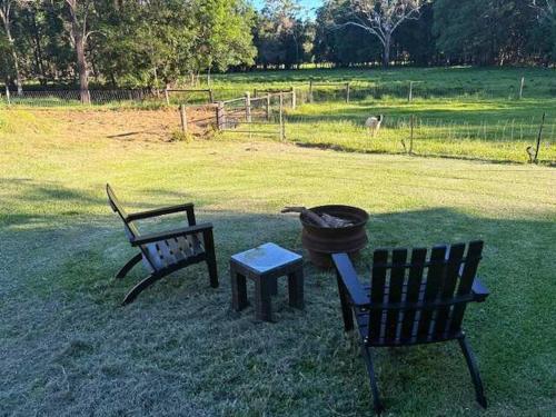 Κήπος έξω από το The Stables by Tiny Away