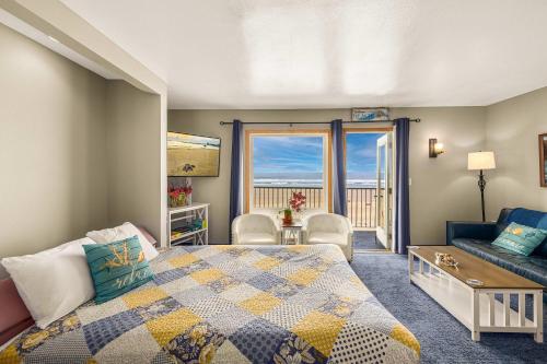 a bedroom with a bed and a living room at Oceanfront Suite - Sleeps Six - Pool & Hot Tub in Lincoln City