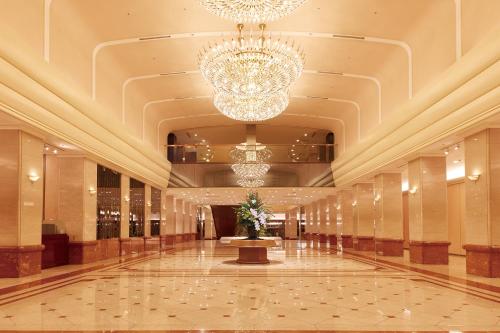 a lobby of a hotel with a chandelier at Keio Plaza Hotel Tokyo in Tokyo
