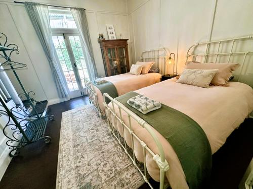 En eller flere senge i et værelse på Hilltop Cottage