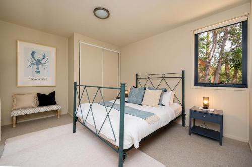 Ένα ή περισσότερα κρεβάτια σε δωμάτιο στο Saltwood House at Merricks Beach