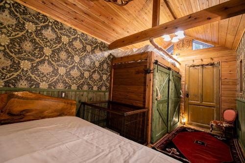 Giường trong phòng chung tại 道志村RentalVilla12498番地ー最大11名 サウナ無料