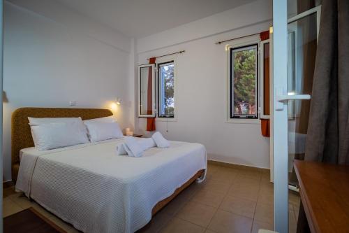 A bed or beds in a room at Romanos Beach Villas