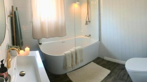 Ένα μπάνιο στο River Cottage Retreat Jalbarragup