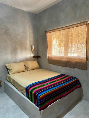 Ένα ή περισσότερα κρεβάτια σε δωμάτιο στο Mis Hibis