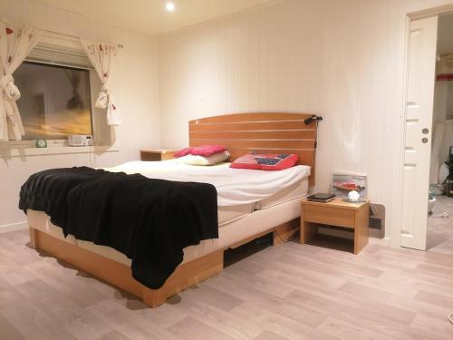 Ένα ή περισσότερα κρεβάτια σε δωμάτιο στο House with sea view, boathouse, garage and boat