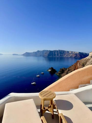 Little Rock Villa - Oia