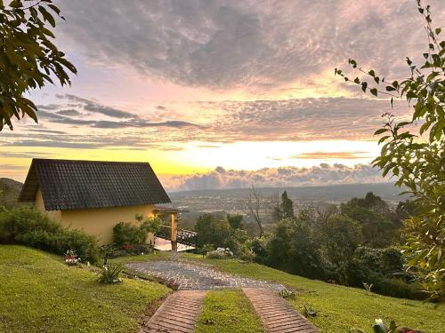 Cabaña con vista al volcán Barú