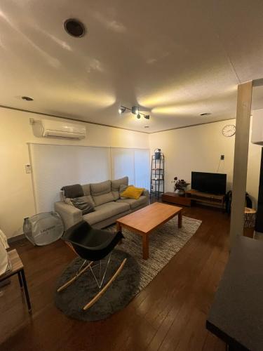 8's house