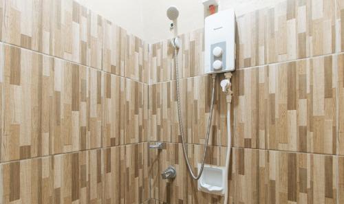 Koupelna v ubytování RedDoorz at Aurea Apartelle