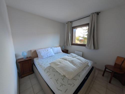 Кровать или кровати в номере Appartement 4 pers. face aux pistes avec balcon sud, proche ESF - FR-1-445-235