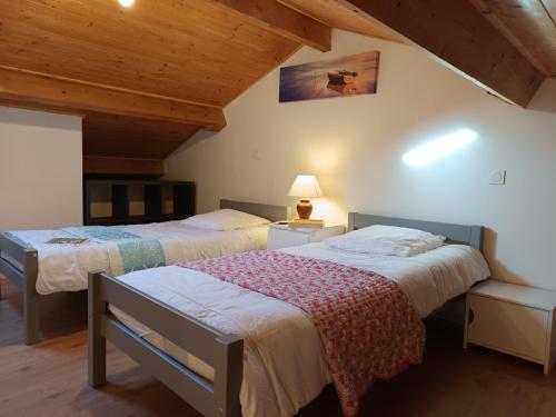 Ένα ή περισσότερα κρεβάτια σε δωμάτιο στο Notre-Dame-de-Monts - Apt spacieux 76m² - 6 pers - Animaux admis - Parking - FR-1-540-327