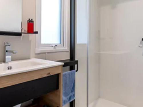 a bathroom with a sink and a shower at Mobil-home à Pordic 4 pers. avec Terrasse - API-1-52-1204 in Pordic