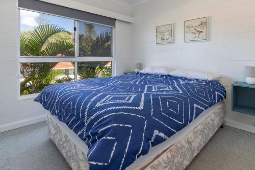 Ένα ή περισσότερα κρεβάτια σε δωμάτιο στο Blueys Beach Villa Manyana 30