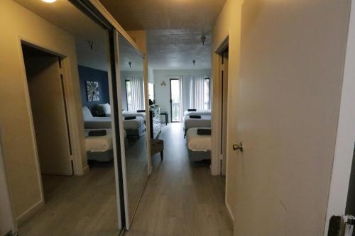 Gallery image of 3 beds Apart in Beverly Hills in Los Angeles