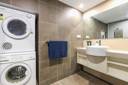 Ένα μπάνιο στο Darwin City Centre Studio Pool, Gym & Parking