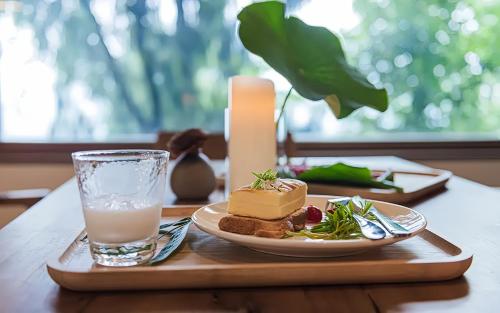 Jídlo v hotelu nebo okolí