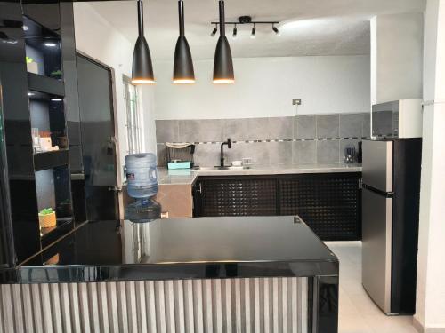 Una cocina o cocineta en Hermosa casa de 3 recámaras y 4 camas wifi y frente a balneario