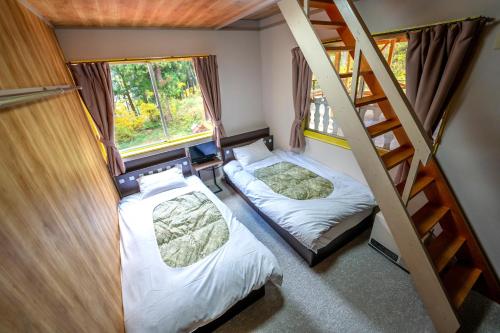 Ένα ή περισσότερα κρεβάτια σε δωμάτιο στο ロッジＴＯＮＢＯ・石打